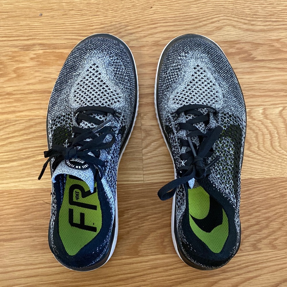 Nike Free RN flyknit sneaks!